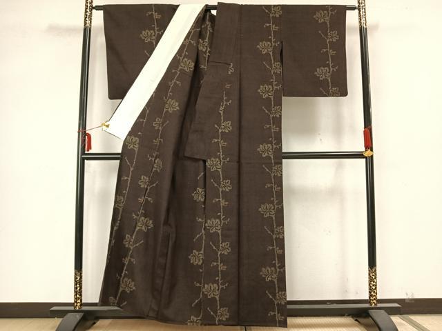 平和屋着物▽本場結城紬　重要無形文化財　単衣　100亀甲　枝花文　正絹　逸品　AAAZ1746fy_2