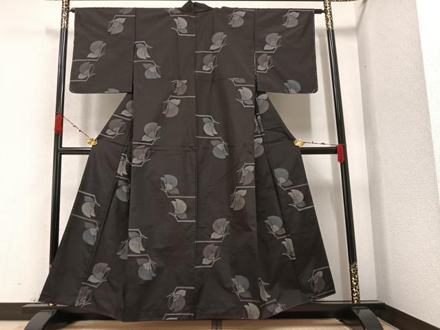 平和屋着物●本場大島紬　カタス7マルキ　地空き　舞蝶文　正絹　逸品　AAAZ1794ph 平和屋着物○本場大島紬 カタス7マルキ 地空き 舞蝶文 正絹 逸品