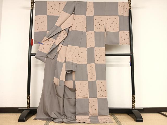 平和屋着物●上質な小紋　市松絞り　桜吹雪　紬ちりめん　仮絵羽　正絹　逸品　未使用　AAAZ3012np 平和屋着物○上質な小紋 市松絞り 桜吹雪 紬ちりめん 仮絵羽