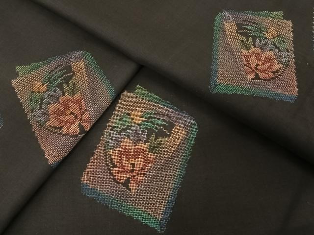 平和屋着物●本場大島紬　地空き　カタス9マルキ　色紙花文　黒地　ロング丈　正絹　逸品　AAAZ3229np