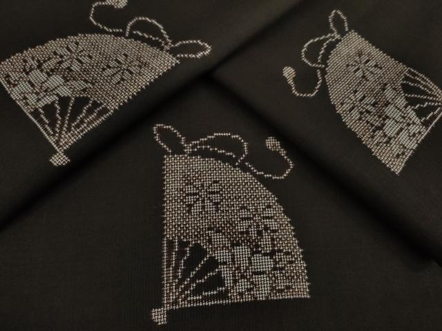 平和屋着物●本場大島紬　カタス9マルキ　地空き　舞扇花文　正絹　逸品　AAAZ3820ck