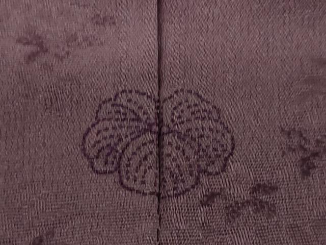 千年ロマン檳榔子黒紋付きで皇室献上絹です。 千年ロマン檳榔子黒紋付きで皇室献上絹です。