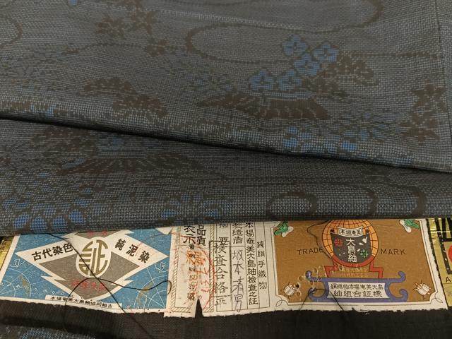平和屋着物●本場大島紬　純泥染め　一元7マルキ　手織り　松竹梅風景文　坂本清男作　証紙付き　正絹　逸品　AAAZ7531zg