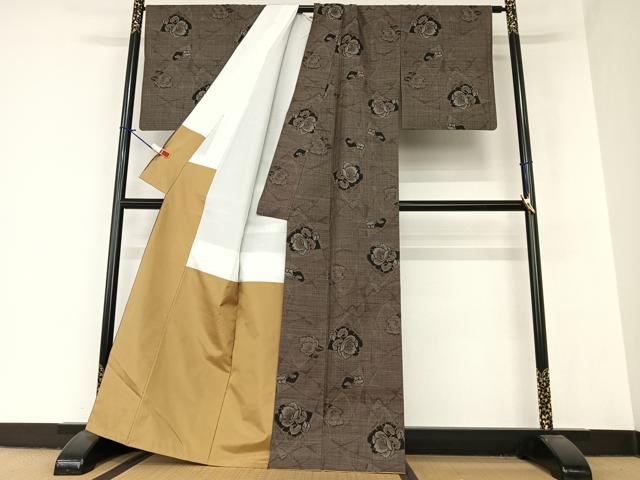 平和屋着物●本場大島紬　純泥染め　カタス7マルキ　枝花文　証紙付き　正絹　逸品　AAAZ7539zg 平和屋着物○本場大島紬 純泥染め カタス7マルキ 枝花文 証紙