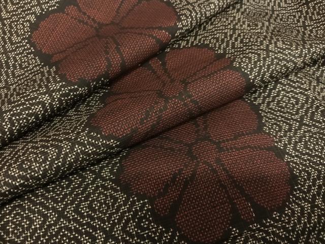 平和屋着物●本場大島紬　泥染め　一元7マルキ　舞花文　正絹　逸品　未使用　AAAZ7549zg