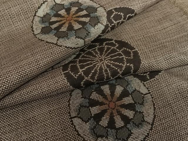 平和屋着物●本場大島紬　泥染め　カタス9マルキ　源氏車文　正絹　逸品　未使用　AAAZ7556zg