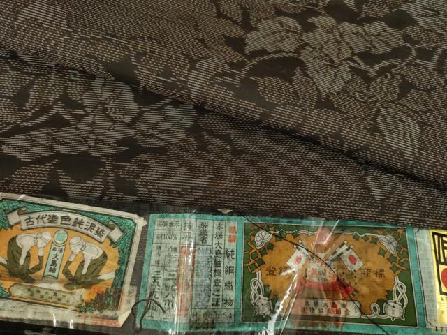 平和屋着物●本場大島紬　純泥染め　唐草文　宮脇兼太郎織物謹製　やまと誂製　証紙付き　正絹　逸品　AAAZ8083ck