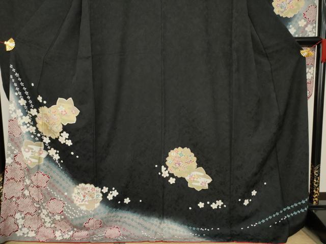 平和屋着物○豪華振袖 友禅 宝尽くし 舞花文 暈し染め 黒地 金彩 正絹