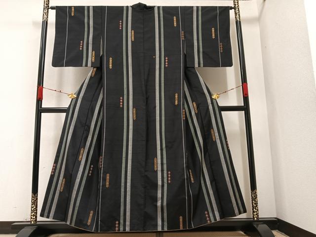 平和屋着物○上質な紬 刺繍 間道 黒地 正絹 逸品 AABA1312ph 紬