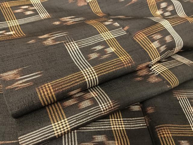 平和屋着物●国指定重要無形文化財　本場久米島紬　手織　正絹　逸品　AABA2533np