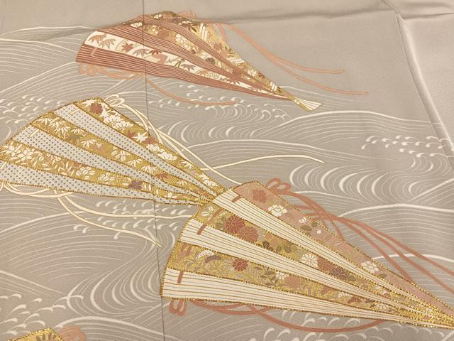 伝統的な日本の色打掛　豪華刺繍 最高級古典柄振袖 関芳/最高級金彩刺繍友禅 白/黄緑/くすみ色 牡丹柄