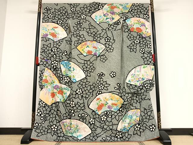 平和屋着物●豪華振袖　駒刺繍　絞り　地紙草花文　黒地　金彩　ロング丈　正絹　逸品　AABA4447np