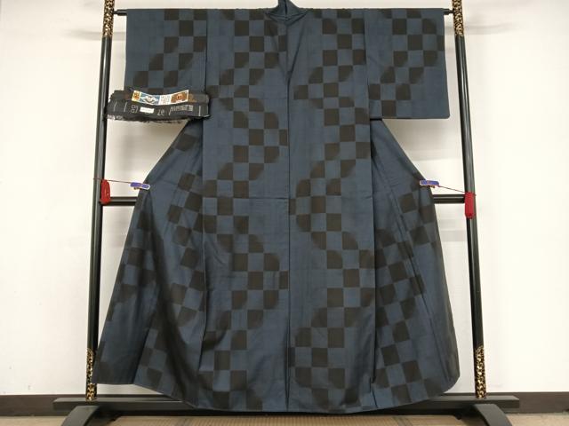 平和屋着物●本場大島紬　純泥染　手織り　カタス７マルキ　市松文様　畠山紬謹製　正絹　逸品　AABA4556np