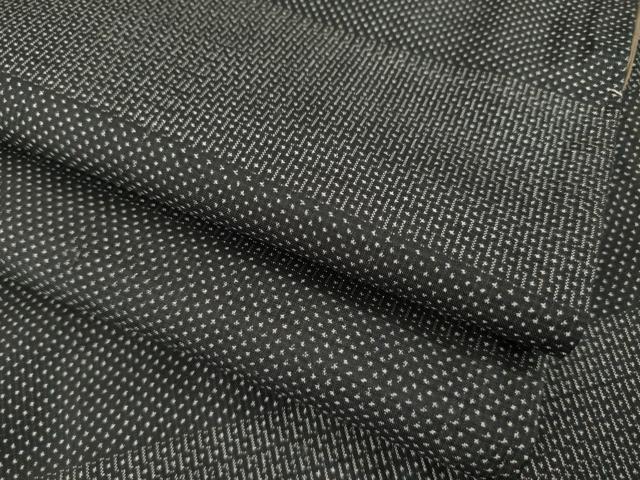 平和屋着物●本場大島紬　100亀甲　横段文　黒地　三越扱い　正絹　逸品　AABA4659ck