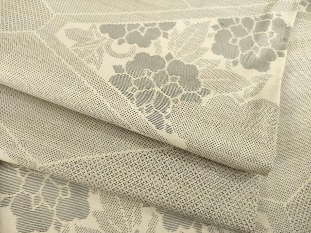 平和屋着物●本場大島紬　白大島　カタス7マルキ　割付き花文　正絹　逸品　AABA4821ck