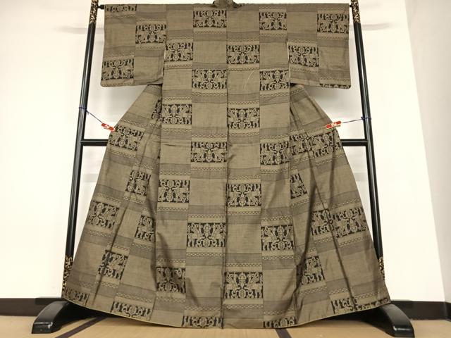 平和屋着物○本場大島紬 カタス9マルキ 壁画文様 正絹 逸品 AABA8863zg