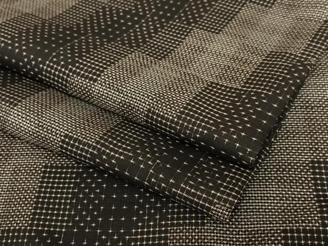 平和屋着物●本場大島紬　泥染め　カタス9マルキ　色紙重ね文　正絹　逸品　AABA8880zg