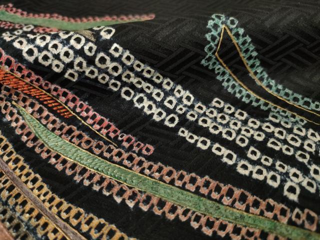 平和屋着物●訪問着　絞り　蔓帯文　黒地　金彩　正絹　逸品　AABA9456ck 平和屋着物○訪問着 絞り 蔓帯文 黒地 金彩 正絹 逸品 AABA9456ck 平和