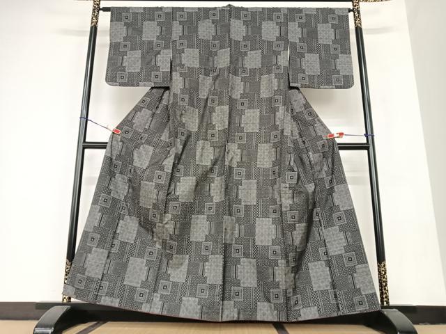 平和屋着物○本場大島紬 一元7マルキ 色紙重ね文 黒地 正絹 逸品