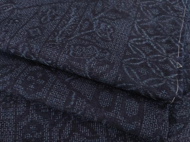 平和屋着物●本場結城紬　重要無形文化財　100亀甲　花蔦草文　正絹　逸品　AABB2004ck