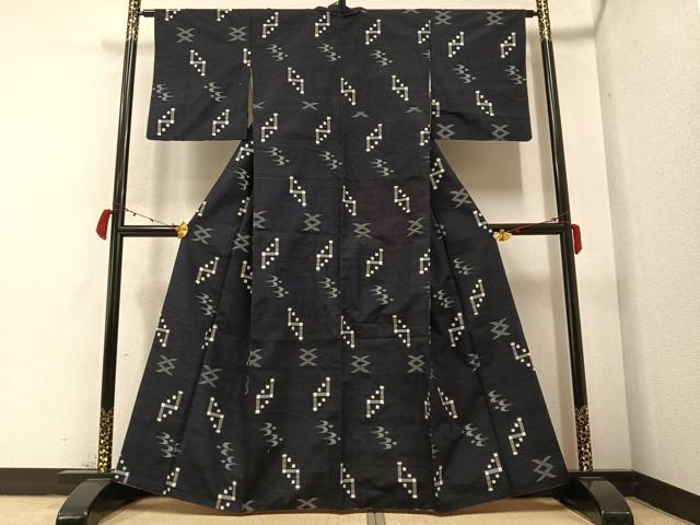 平和屋着物●上質な紬　流水絣文様　正絹　逸品　AABB2947ph 平和屋着物○上質な紬 流水絣文様 正絹 逸品 AABB2947ph