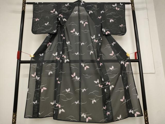平和屋着物＊夏物　小紋　絽　舞蝶文　黒地　洗える着物　AABB8659st 平和屋着物＊夏物 小紋 絽 舞蝶文 黒地 洗える着物 AABB8659stの通販は