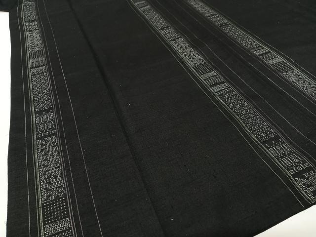 平和屋着物●結城紬　100亀甲　飛び亀甲柄　間道　黒地　やまと誂製　正絹　逸品　AABC0144zg 平和屋着物○結城紬 100亀甲 飛び亀甲柄 間道 黒地 やまと誂製 正絹