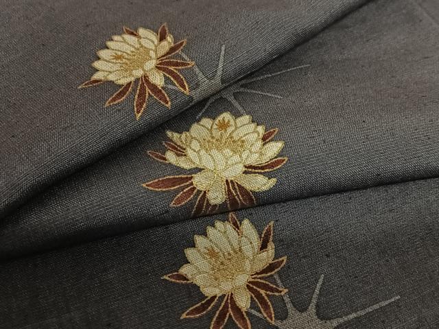 平和屋着物●上質な小紋　紬地　舞花文　金彩　反端付き　正絹　逸品　未使用　AABC0163zg