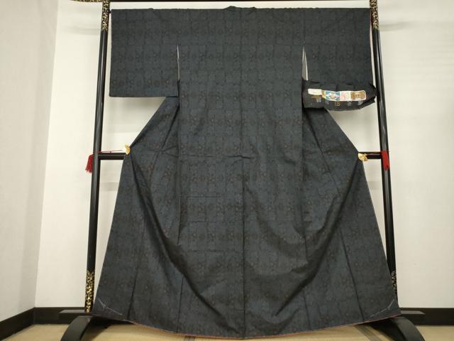 平和屋着物●本場大島紬 純泥染 手織り 一元7マルキ 短冊花唐草文 森山成雄作 黒地 やまと誂製 証紙付き 正絹 逸品 未使用 AABC3257ck