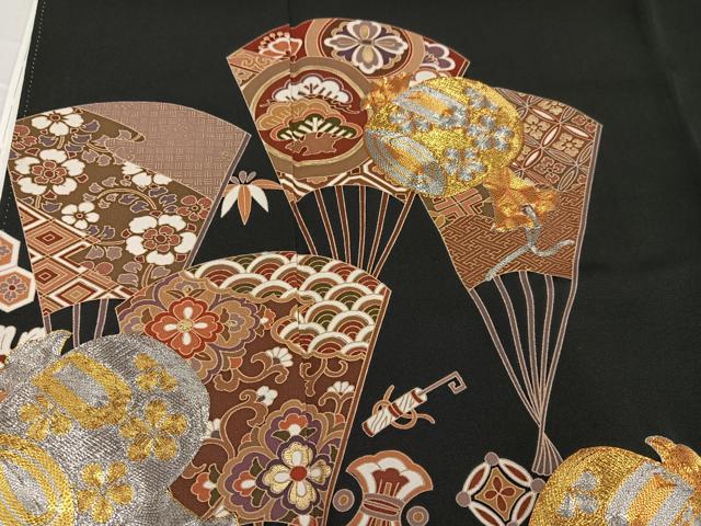 平和屋着物○豪華黒留袖 作家物 駒刺繍 打ち出の小槌 扇面