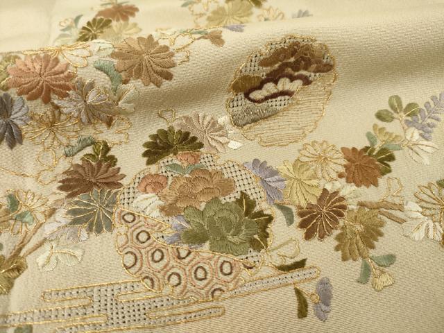 YU！スワトウ刺繍　紬　錆浅葱　しつけ糸有り　裄66 身丈160 襟内に薄 半期決算セール】 【汕頭（スワトウ）刺繍】 特選総手刺繍紬訪問着