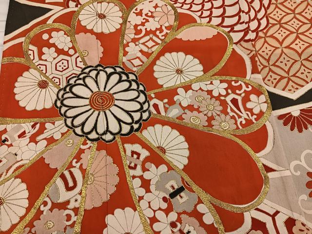 平和屋着物●セミアンティーク　振袖　駒刺繍　吉祥花唐草宝尽くし文　金彩　正絹　逸品　AABC6827ph 平和屋着物○セミアンティーク 振袖 駒刺繍 吉祥花唐草宝尽くし文 金彩