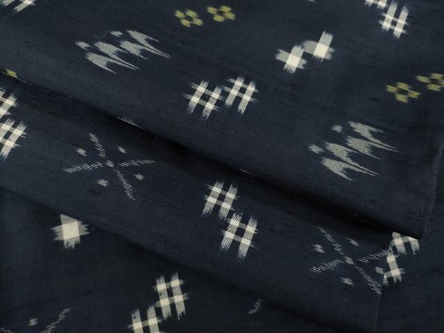 平和屋着物●本場琉球絣　紬　飛鳥文　正絹　逸品　AABC8155ck