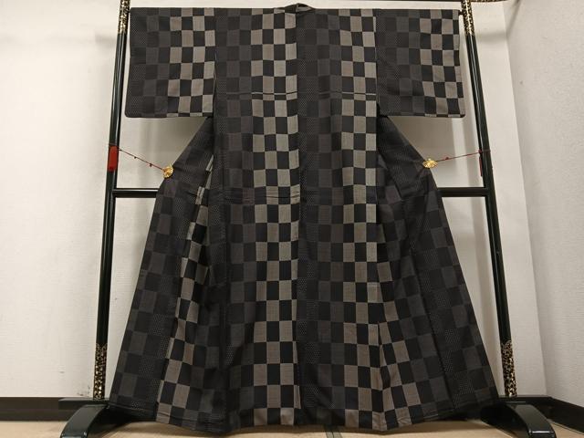 平和屋着物●藍造り国選定無形文化財　藍師・佐藤昭人　本場大島紬　一元7マルキ　市松文様　正絹　逸品　AABD3452ph