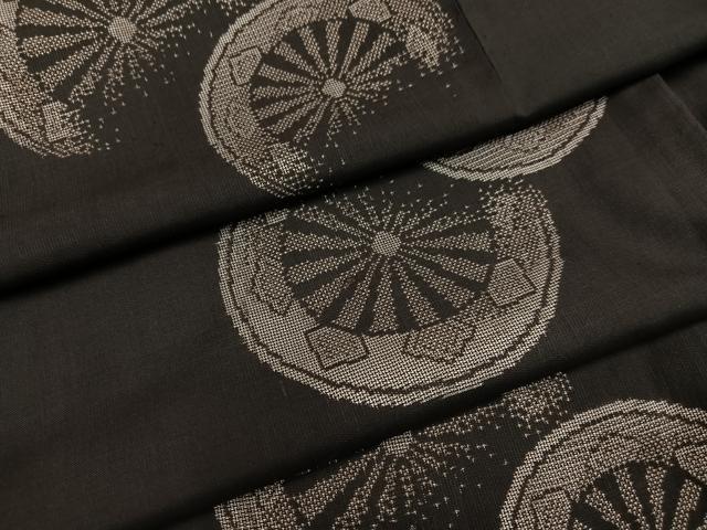 平和屋着物●本場大島紬　カタス9マルキ　地空き　源氏車文　正絹　逸品　AABD3976ph