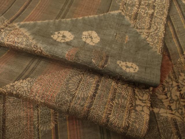 平和屋着物●伝統工芸士　七代目　吉澤与市　小紋　紬地　絞り　型染め　割付き花文　正絹　逸品　AABD6707ck