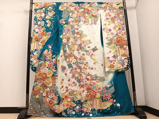 平和屋着物●豪華振袖　駒刺繍　貝桶花文　暈し染め　金彩　銀通し地　正絹　逸品　AABD7570ph