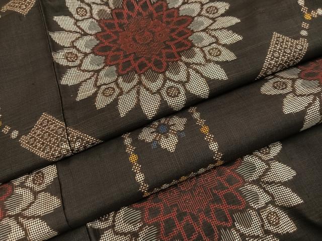 平和屋着物●本場大島紬　龍郷絣　正絹　逸品　AABD7594ph