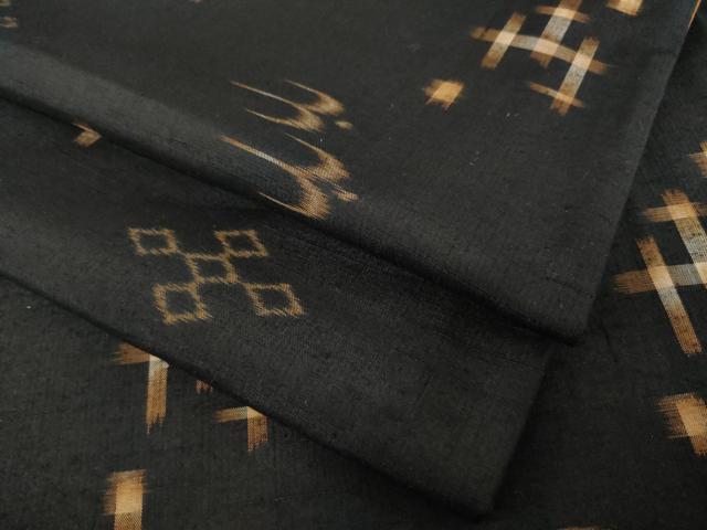 平和屋着物●国指定重要無形文化財　本場久米島紬　手織　琉球絣文様　正絹　逸品　AABD9910ck