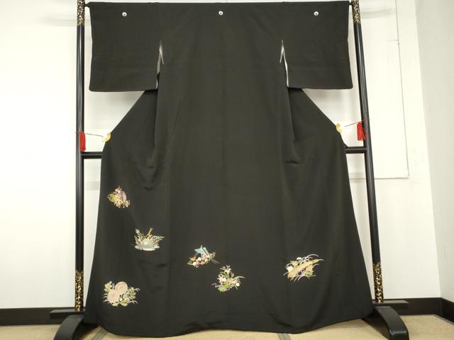 平和屋着物●野口真造　大彦二代目　江戸染繍友禅　黒留袖　総刺繍　吉祥花楽器文　金糸　三越扱い　正絹　逸品　AABE0174cs