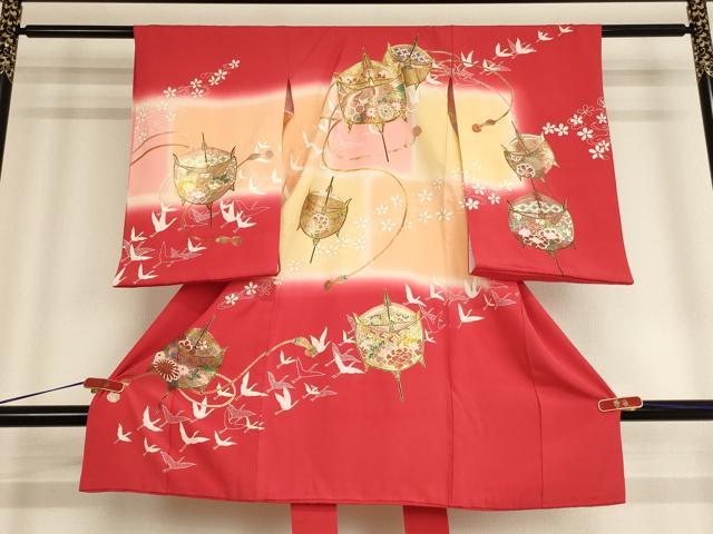 平和屋着物[]お宮参り　女の子　祝着　産着　初着　のしめ　駒刺繍　糸巻飛鶴花文　暈し染め　金彩　逸品　AABE2140ja