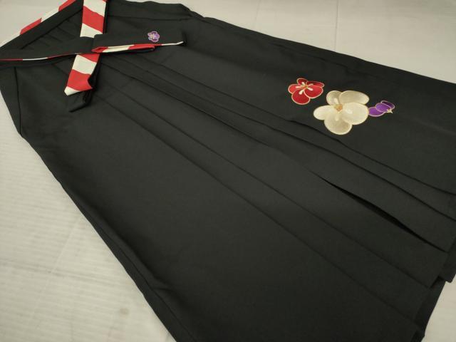 平和屋着物●女性　行灯袴　刺繍　ワンポイント　椿　黒地　金糸　洗える着物　AABE5968ck