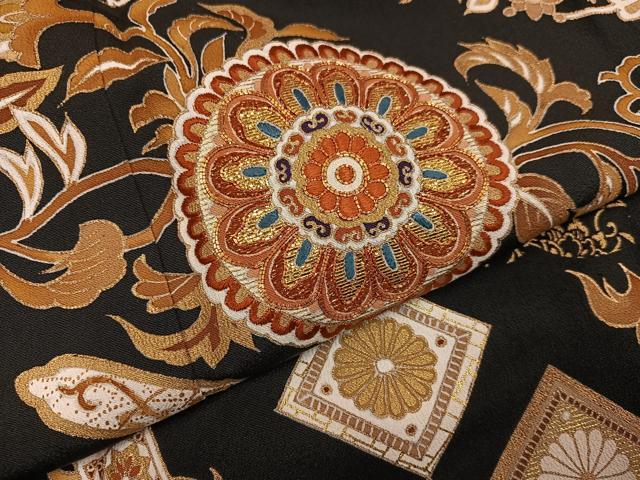 平和屋着物●創業460年・千總　黒留袖　駒刺繍　花唐草文　金彩　高島屋扱い　正絹　逸品　AABE8925ph_4