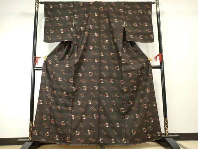 平和屋着物●国指定重要無形文化財　本場久米島紬　手織　琉球絣文様　正絹　逸品　未使用　AABF1007cs