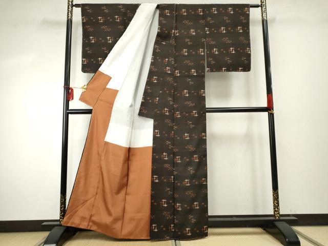 平和屋着物●国指定重要無形文化財　本場久米島紬　手織　琉球絣文様　正絹　逸品　未使用　AABF1007cs