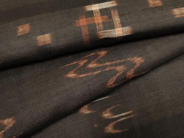 平和屋着物●国指定重要無形文化財　本場久米島紬　手織　琉球絣文様　正絹　逸品　未使用　AABF1007cs