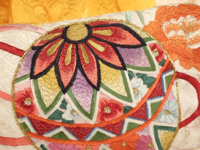 平和屋着物[]七五三　女の子　３歳　祝着　一つ身　総刺繍　絞り　花手毬文　金糸　正絹　逸品　AABF2174ja_4