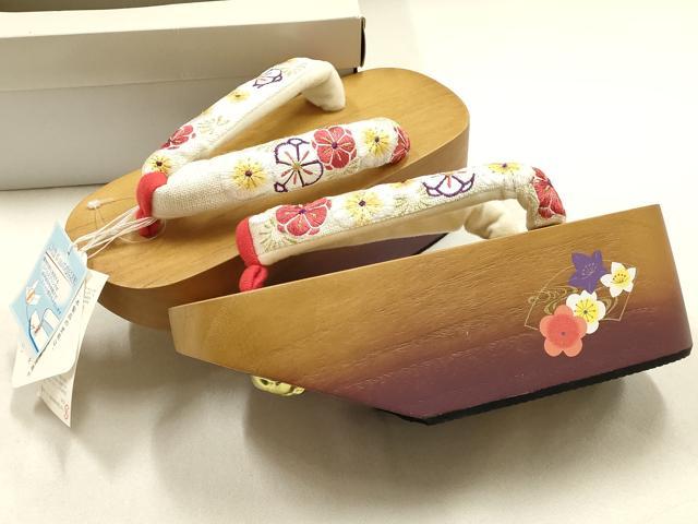 平和屋着物●和装小物　ぽっくり下駄　こっぽり・おこぼ下駄　桐下駄　刺繍　花柄　梅桔梗　金銀糸　箱付き　逸品　未使用　AABF4050ay