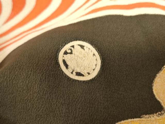 平和屋着物●アンティーク　大正ロマン　振袖　駒刺繍　扇面立波吉祥花文　黒地　金彩　ロング丈　正絹　逸品　AABF5232cs