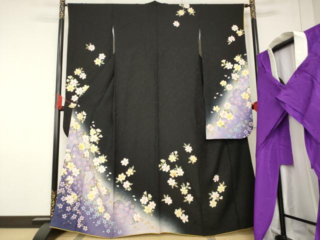 平和屋着物○豪華振袖・長襦袢(袷)セット 舞花文 暈し染め 黒地 金彩 